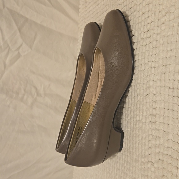 Soft Style by Hush Puppies Pump size 6.5 - Picture 2 of 6